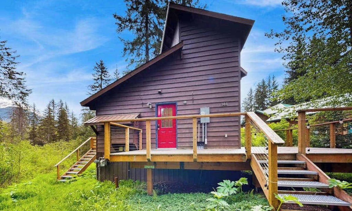 Girdwood House | Girdwood Mountain House | Privacy | Tall Ceilings