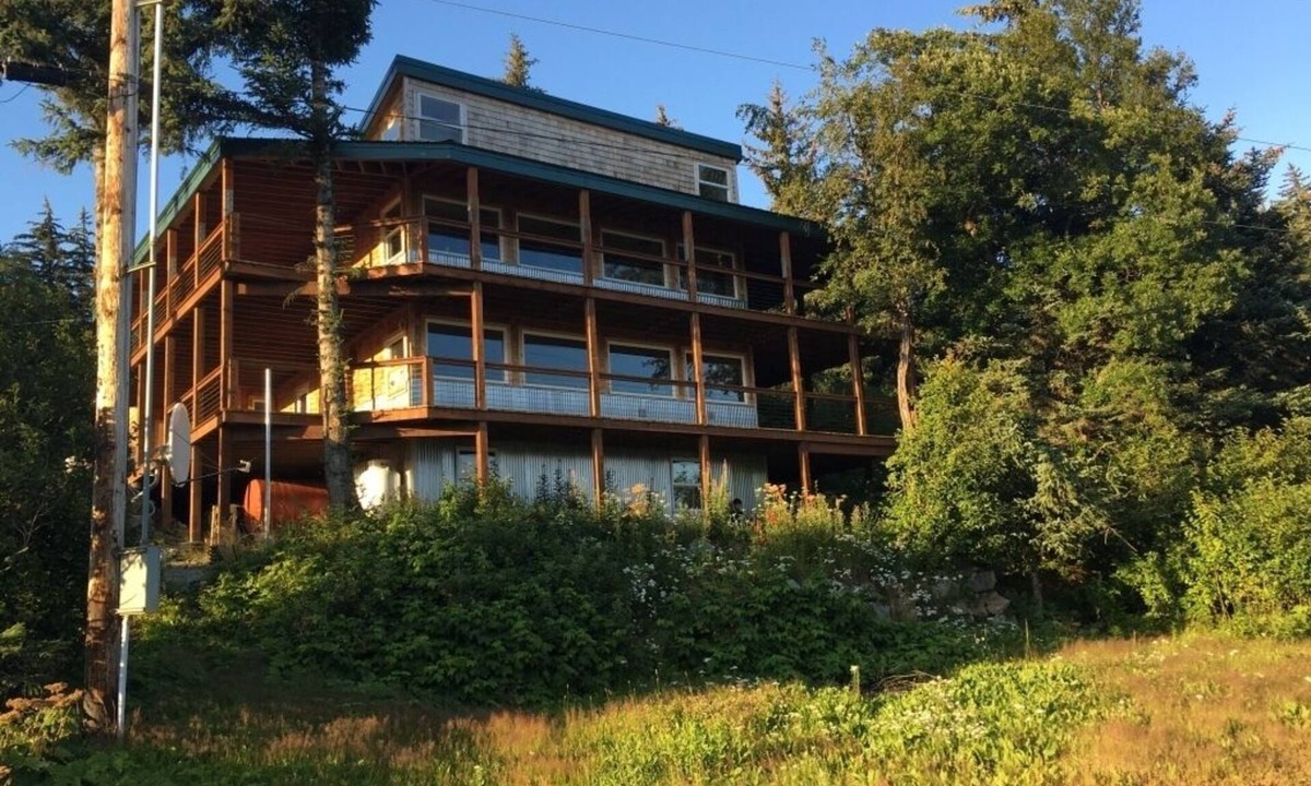 Haines Cabin | Glacier views, waterfront property on Haines dramatic Mud Bay Road