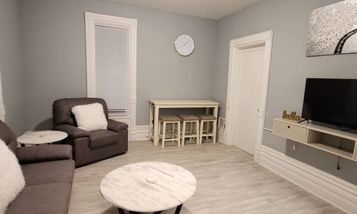 Grand Rapids Apartment | Gold 1 · Retreat Suite 2 - Cozy Downtown Getaway
