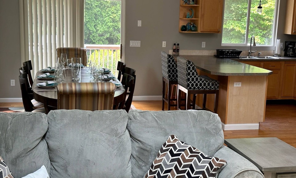 West Kingston House | Great Home in South County, Close to Narraganstt and Newport &.08 miles from URI