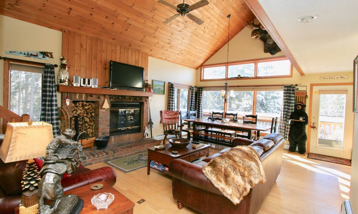 Carroll House | Great Ski Area Views, Child ready Town House. New for 2024 Air conditioning
