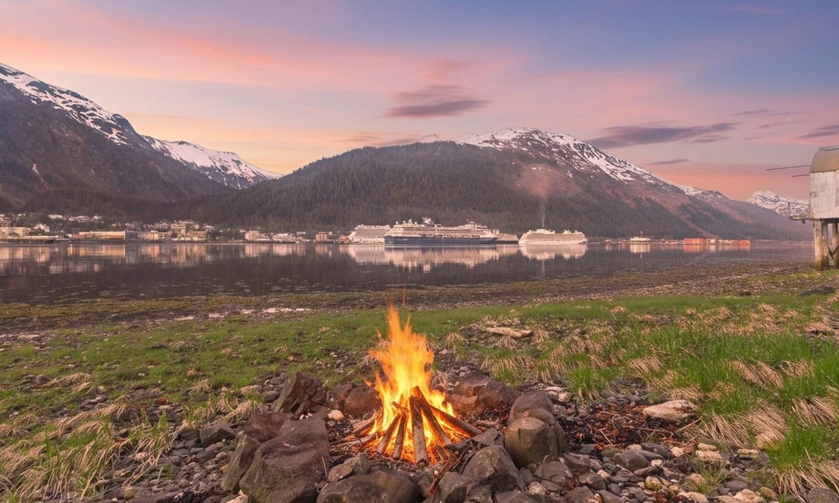 West Juneau House | Group Getaway: Oceanfront w/Private Rocky Beach