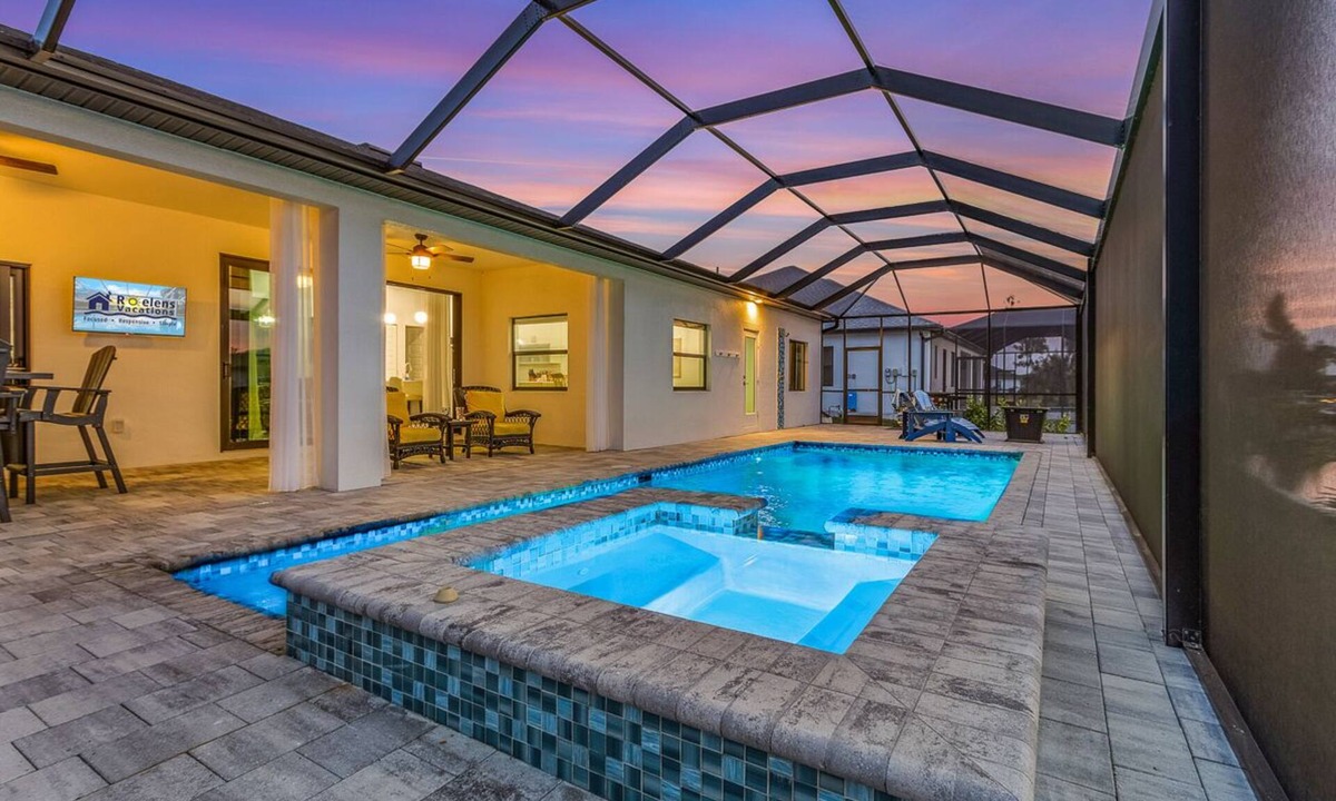 Burnt Store House | Gulf Access Home, Heated Saltwater Pool & Spa, Dock and Tiki Hut - Villa Perchside Palace