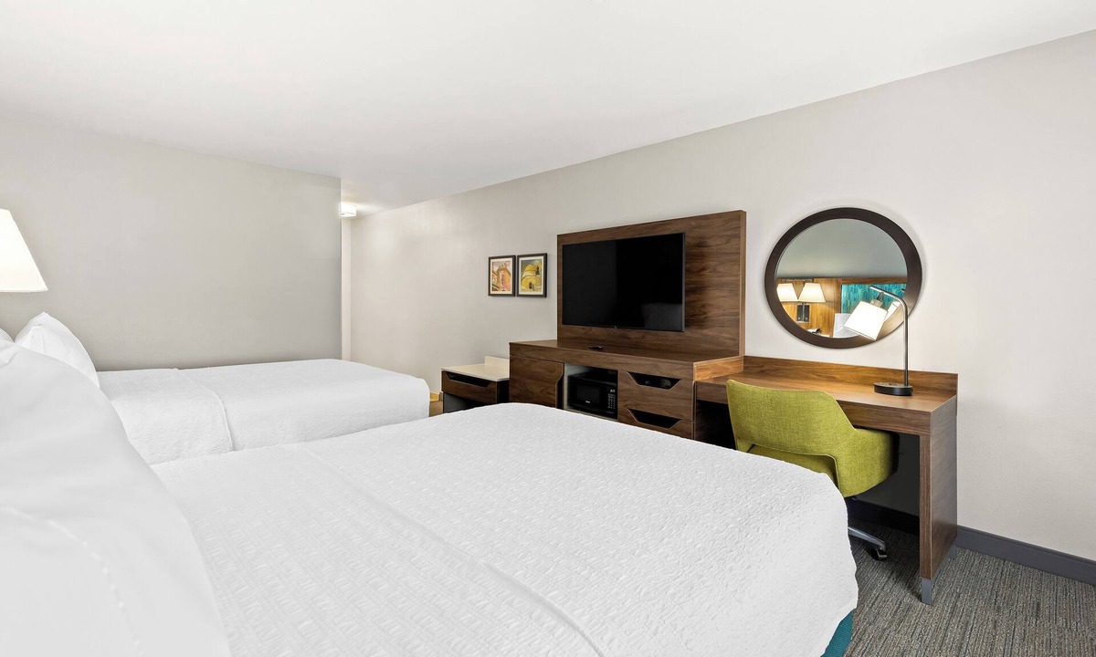 Canton Hotel | Hampton Inn & Suites Canton