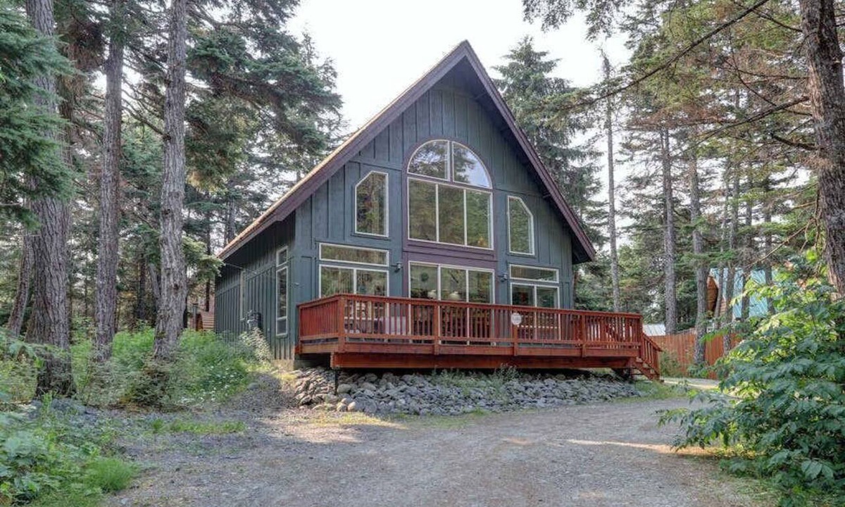 Girdwood Cabin | Hanging Glacier Chalet | Group Lodge | Sauna