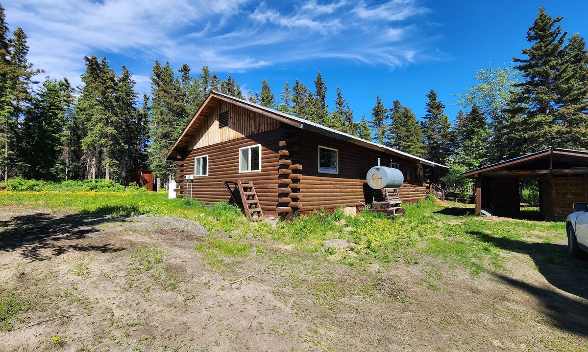 Kenny Lake Cabin | Hannah's Hideaway: 3 Bedroom Rural Cabin