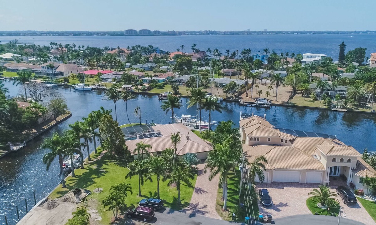 Yacht Club House | Happy Cape 27 - in the heart of the Yacht Club Area, a boaters dream
