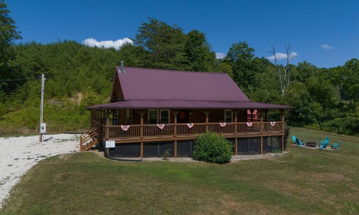 Hazel Green Cabin | HazelBrook Haven- Hot Tub, Firepit, Grill