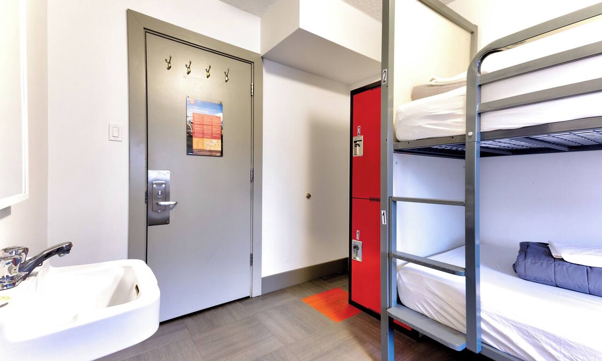 Whyte ave Hostel | HI Edmonton - Hostel