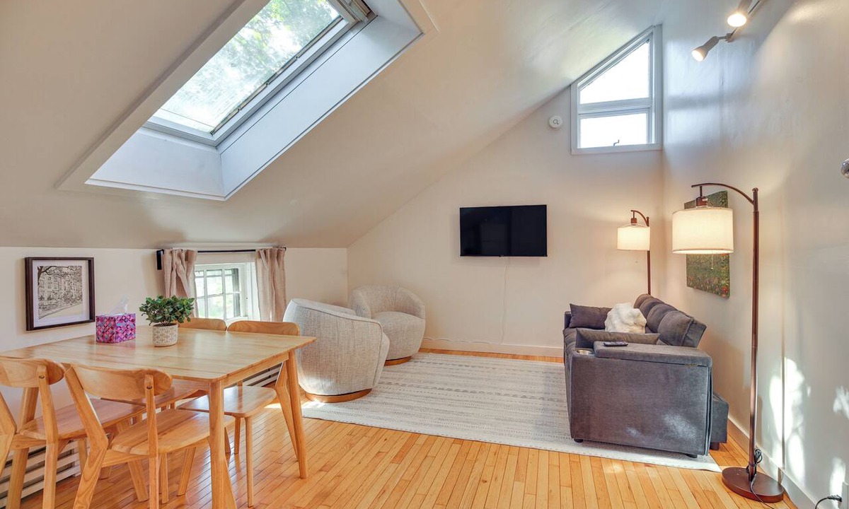 Waterbury Apartment | Hike & Leaf Peep: Couple’s Retreat in Waterbury!
