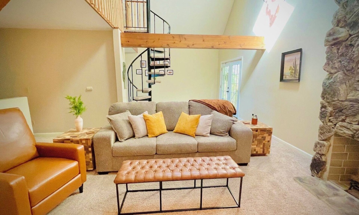 Marietta Cabin | Hillside Hideaway in Marietta, OH: 4 beds, 2 baths, stunning views!