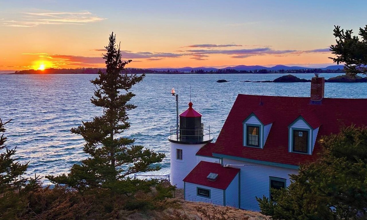 Vinalhaven House | Historic Lighthouse Escape in Maine - Panoramic Ocean Views