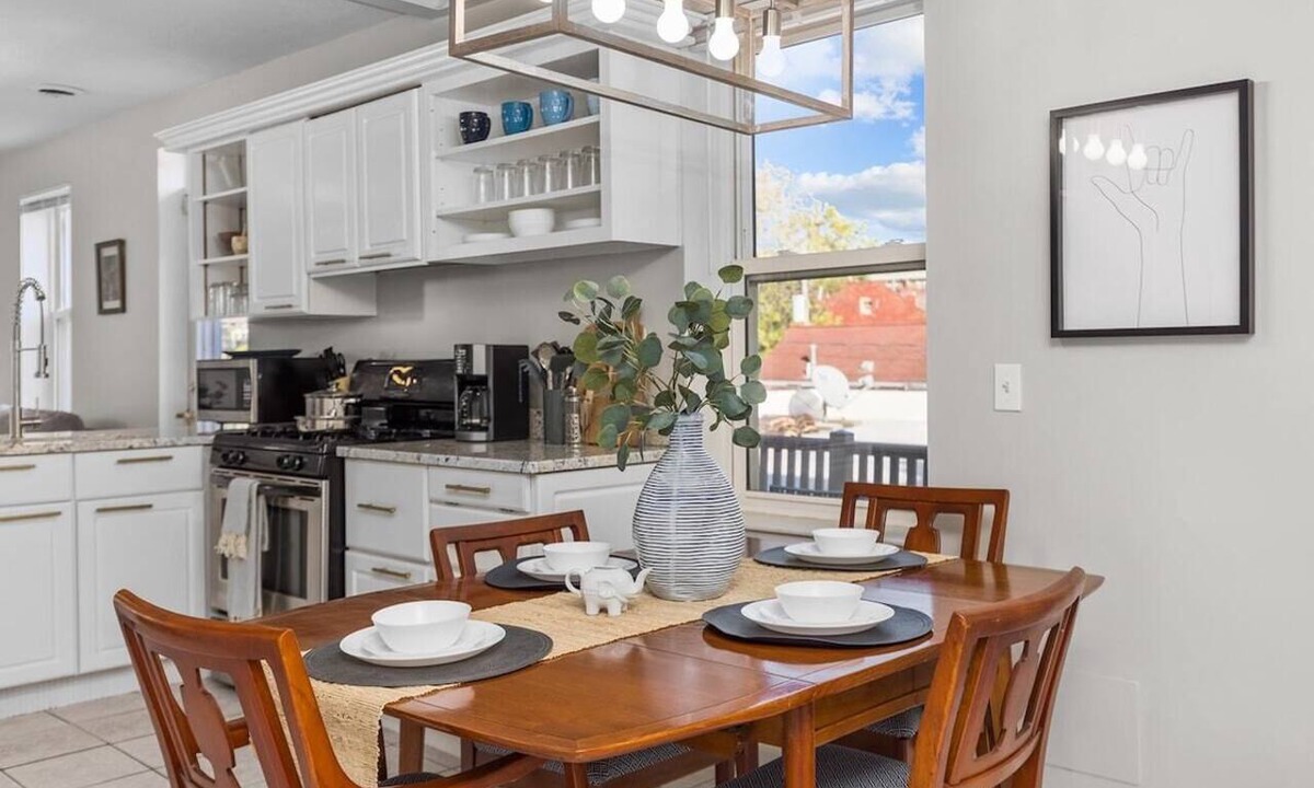 Soulard Apartment | Historic Soulard King 2BR Apt w/Private Deck