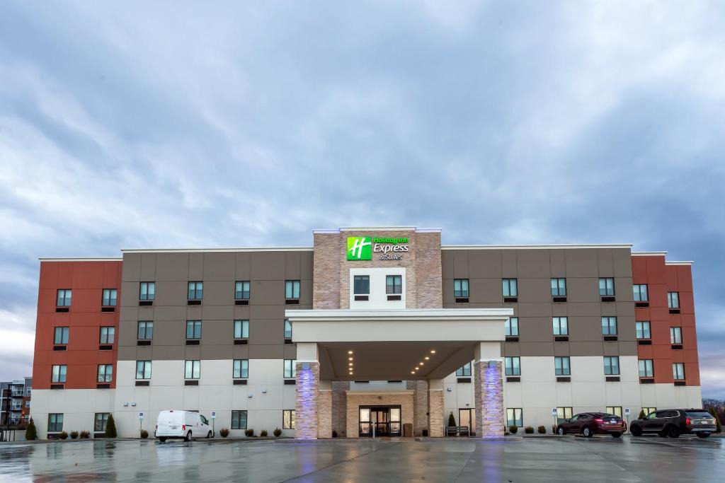 Crosswoods Hotel | Holiday Inn Express & Suites - Columbus - Worthington by IHG