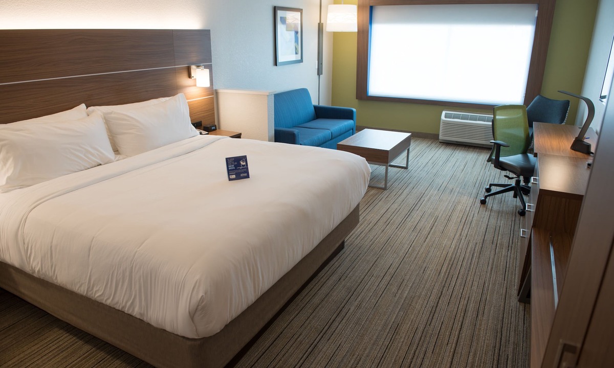 Dayton Hotel | Holiday Inn Express & Suites Dayton Southwest by IHG