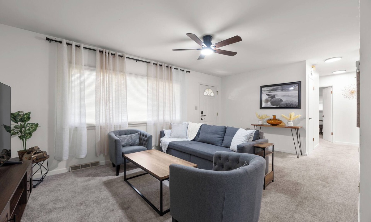 Summit Station House | Home to Unwind. 3-bedroom house in pleasant Columbus near to OSU and downtown.