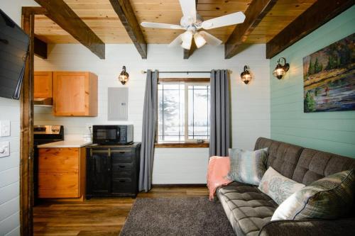Homer House | Homer Spit View Cabins - The Cottage