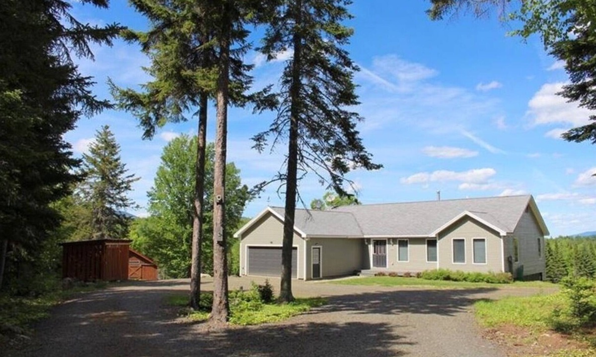 Rangeley House | Homestead North - Spacious Home on Snowmobile Trails with Panoramic Views