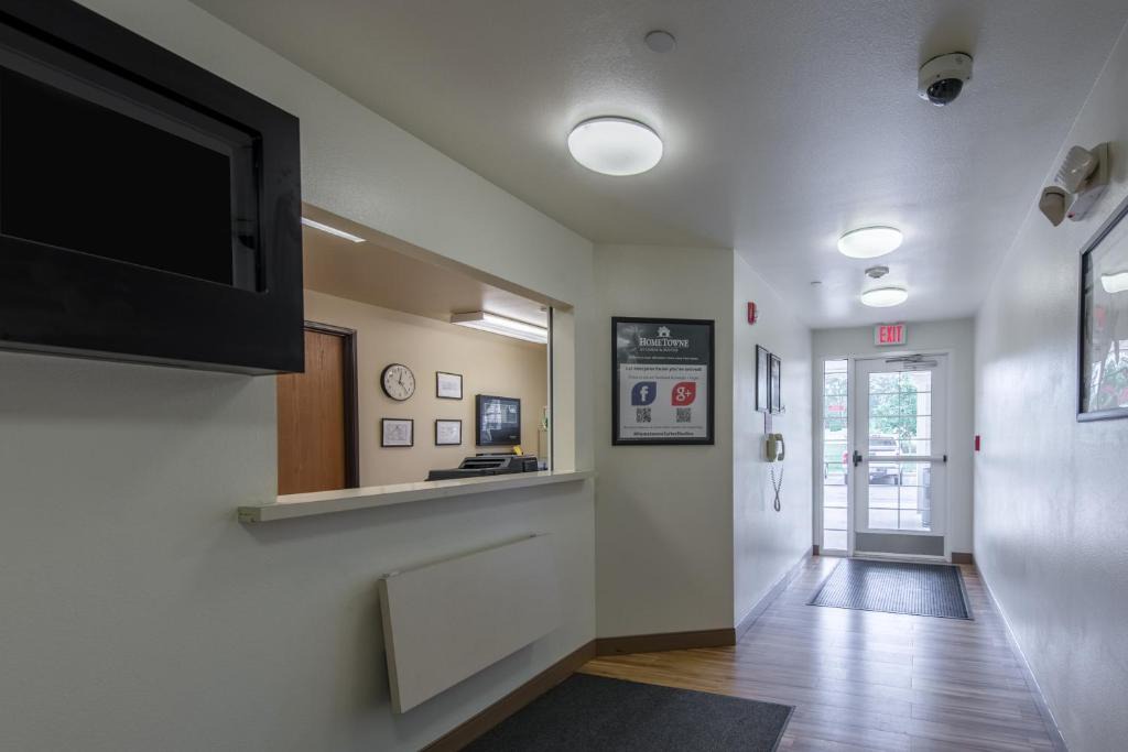Columbus Hotel | HomeTowne Studios by Red Roof Columbus