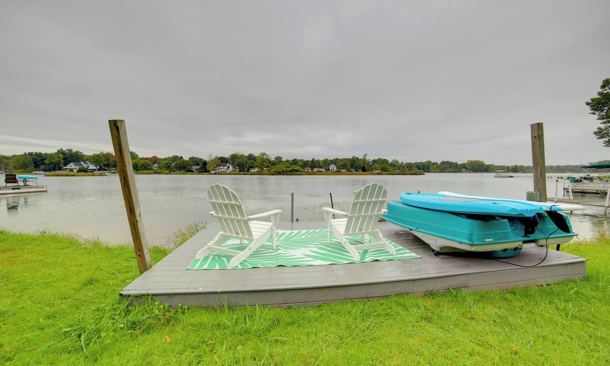 Alto Cottage | Homey Lakefront Escape w/Boat Dock, Fire Pit