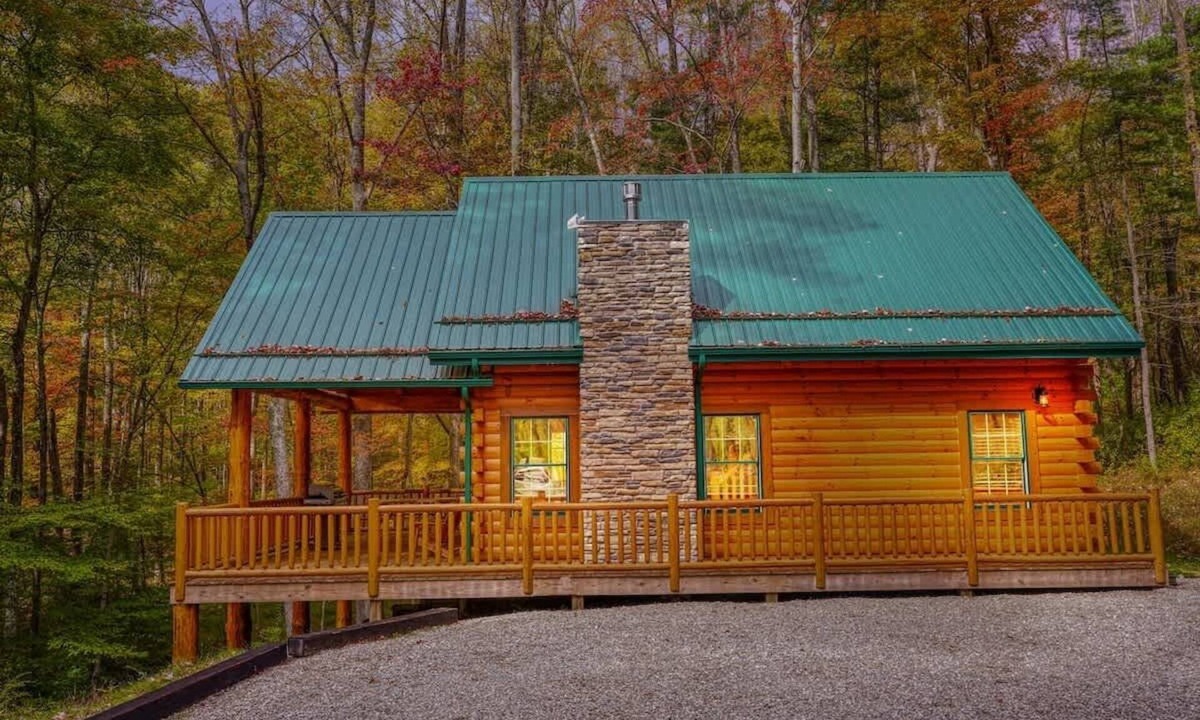 Logan Cabin | Honey Bear cabin at Trickle Creek