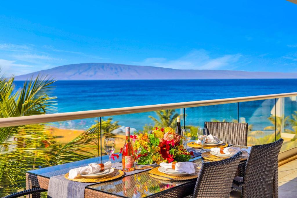 Kaanapali Apartment | Honua Kai Villas Ocean View 8 BR Sleeps 26 Great for Families Complimentary Car with 6 Nights HKH ML-3095 by KBM