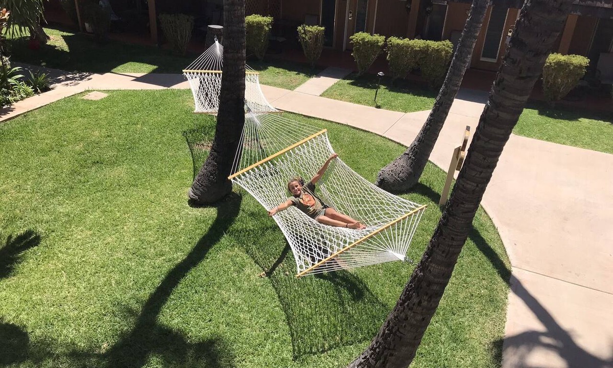 Kaunakakai Apartment | Hotel Moloka’i - AC, Ocean Side, Pool, BBQ Grills, Kitchenette, Lanai, Wifi.