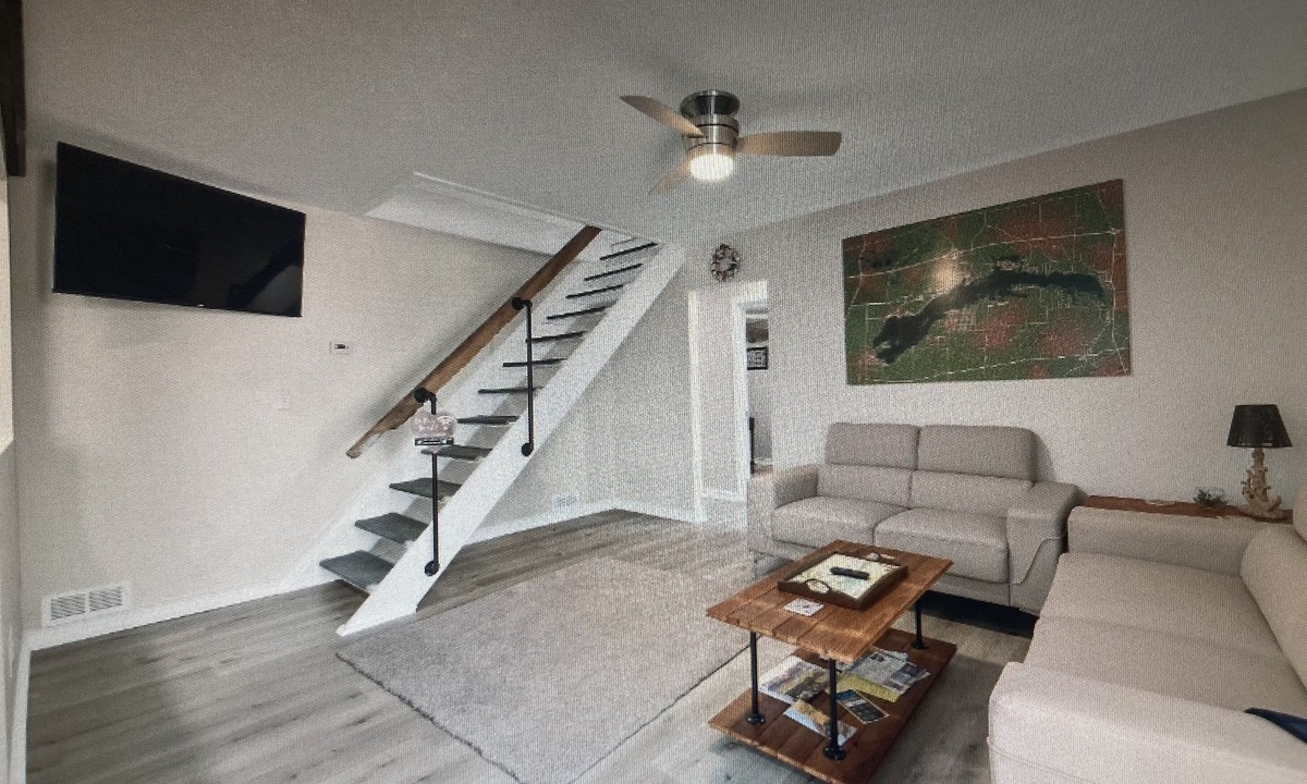 Buckeye Lake House | House at Buckeye Lake with Boat Docks available.