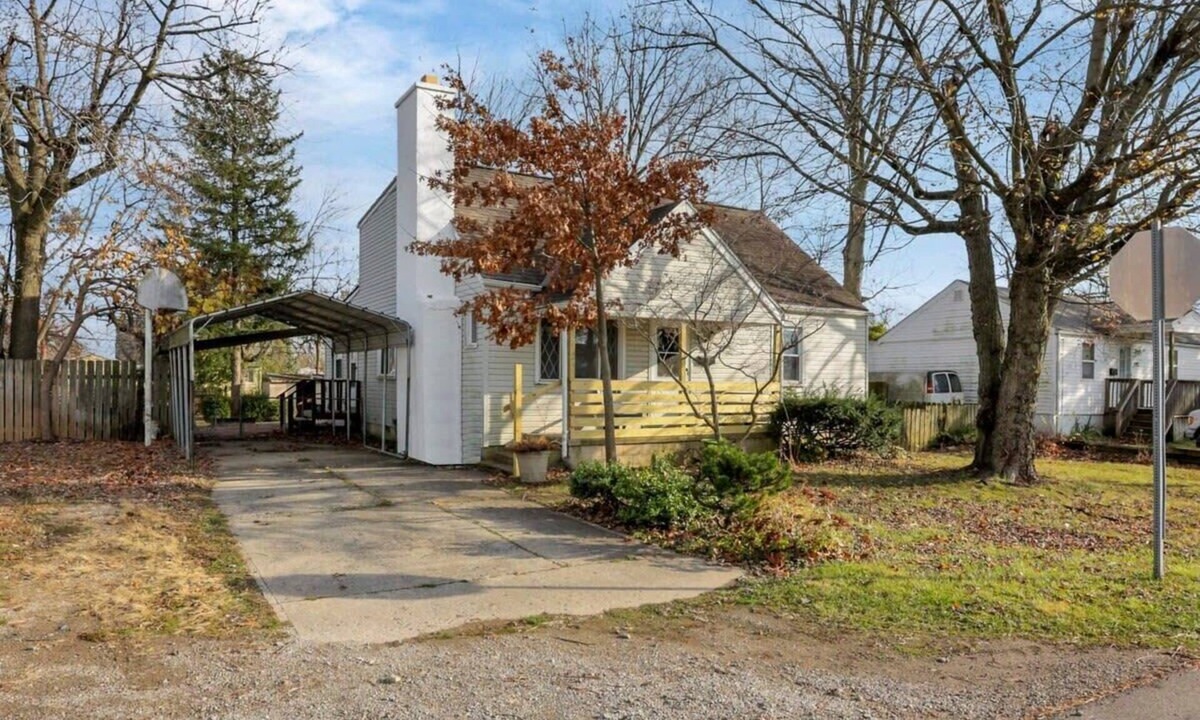 Lincoln Village House | Housepitality - West Side Lodge - 6 BR 2 BA MA