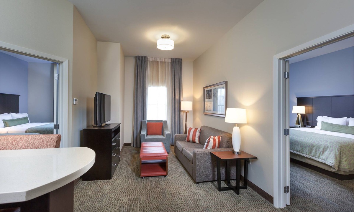 Spring Branch West Apartment | Houston's Energy Corridor | Fitness Center + Outdoor Pool + Hot Tub