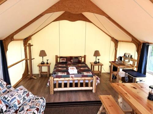 Seward Resort | Howling Wolf Resort