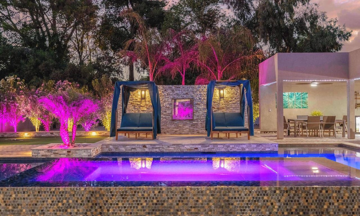 Central Scottsdale House | HÓZHÓ Cactus | Pickleball Court, Pool & Theatre