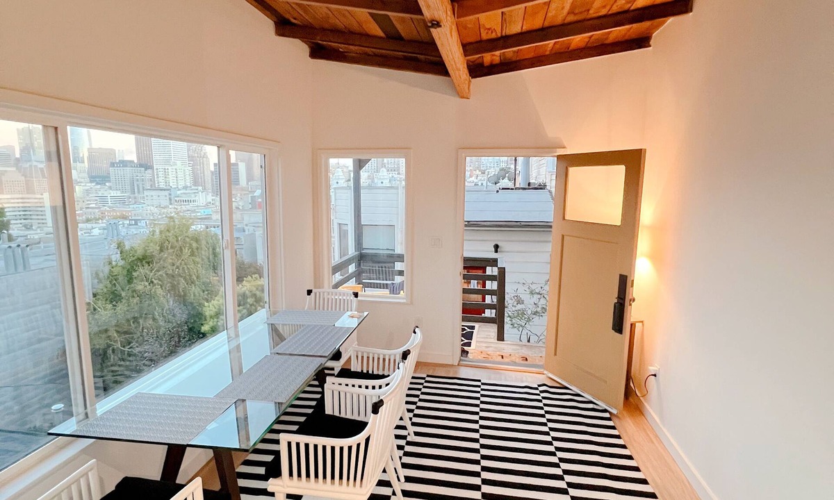 Russian Hill Cottage | Iconic 2BR, Bay Views, Walk to SF Landmarks- Detached Cottage, at the Park