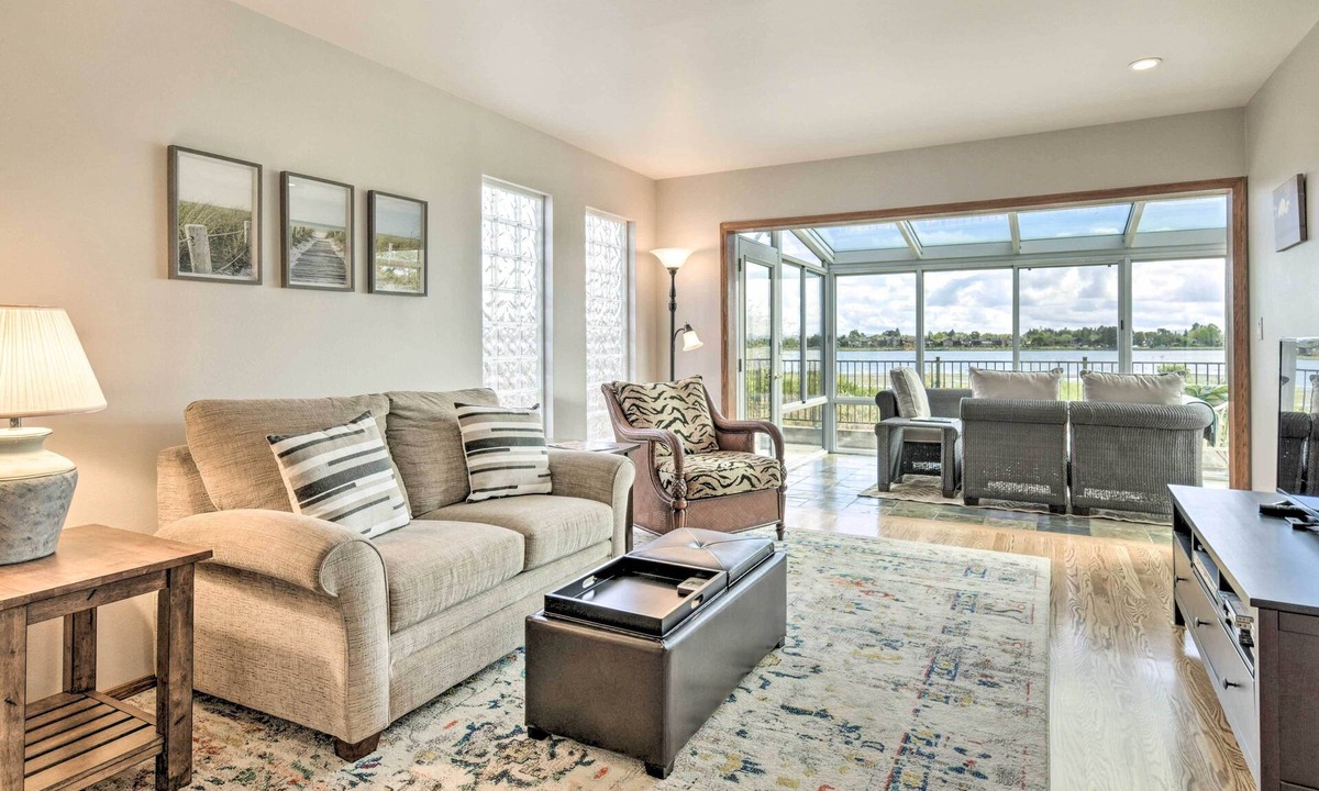 East End House | Ideally Located San Francisco Bay Home w/Sunroom!