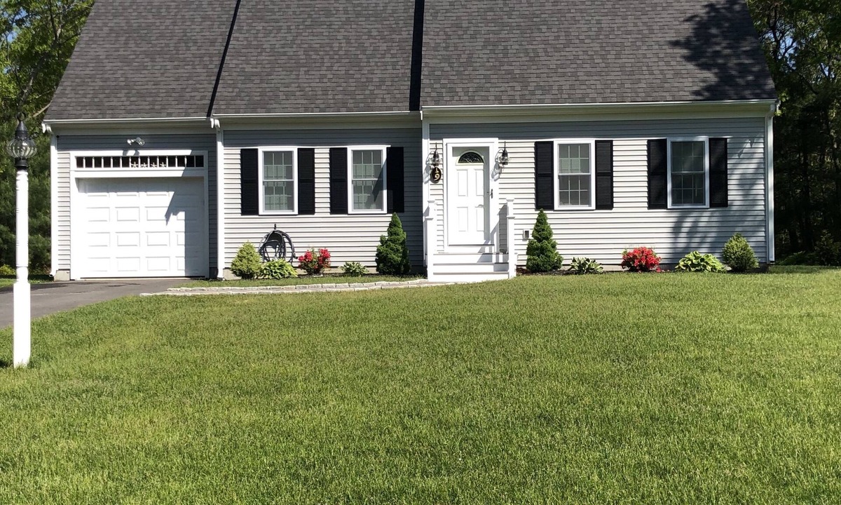 Sandwich House | Immaculate Cape Cod Family Retreat- minutes from Ponds, Lakes, and Ocean!