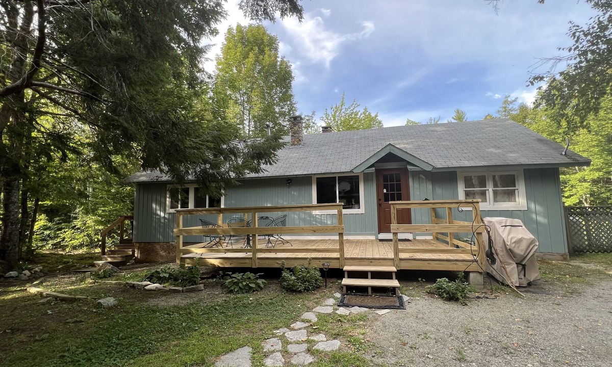 Dedham House | Immaculate Country Home by Goose Pond w/Sandy Private Beach. 25 mi. from Acadia