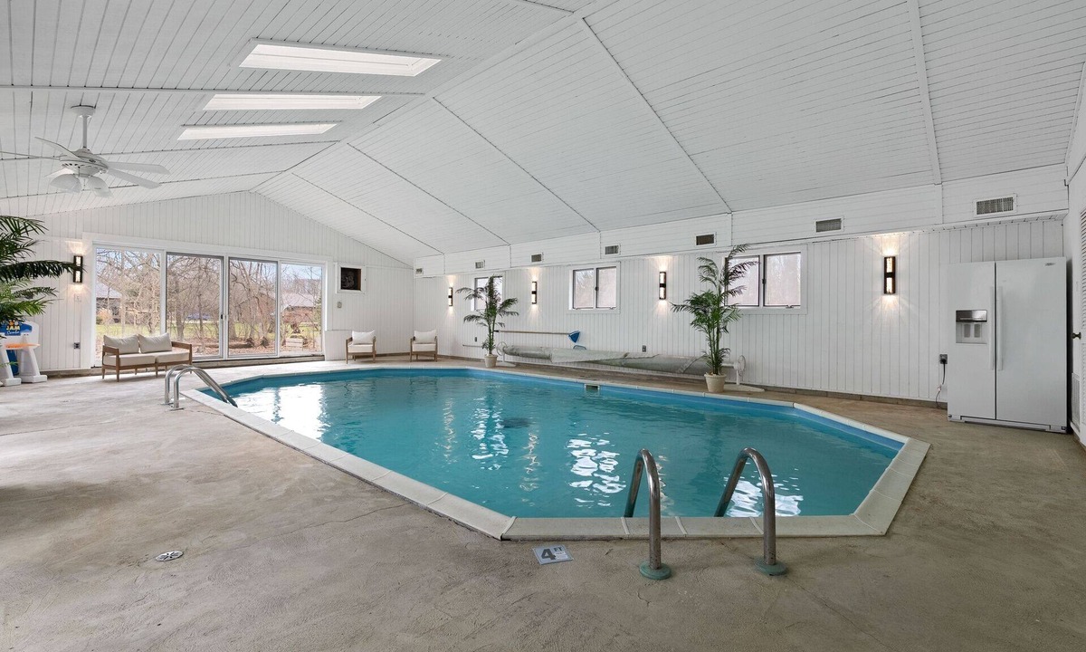 Powell House | Indoor Pool Retreat 5 Min to Zoo Near Golf