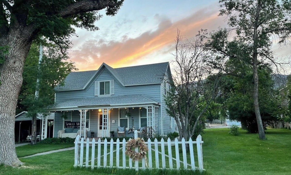 Monroe House | Inspiring 4 bed. 2 Bath Pioneer Home on 1/4 acre in Monroe's Historic District