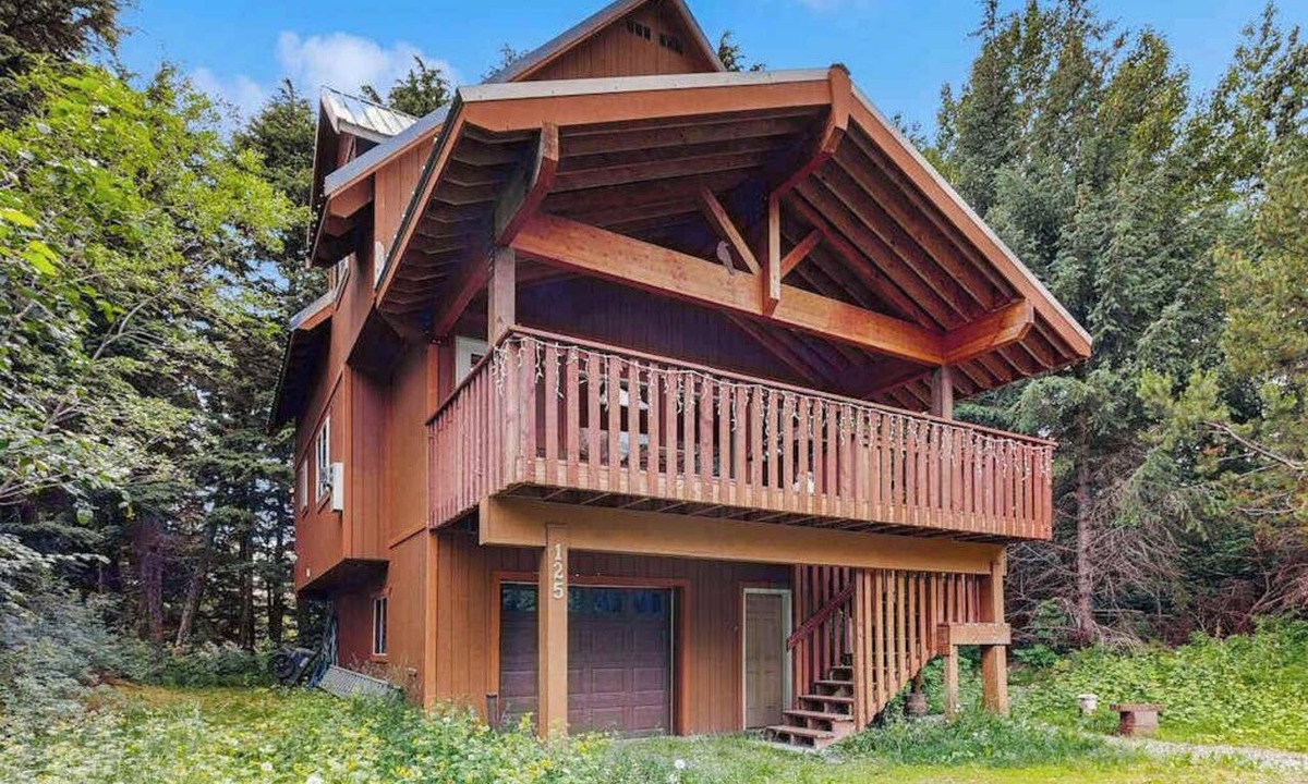 Girdwood Ski Chalet | Jewel Chalet | Quiet Mine Road | Covered Deck