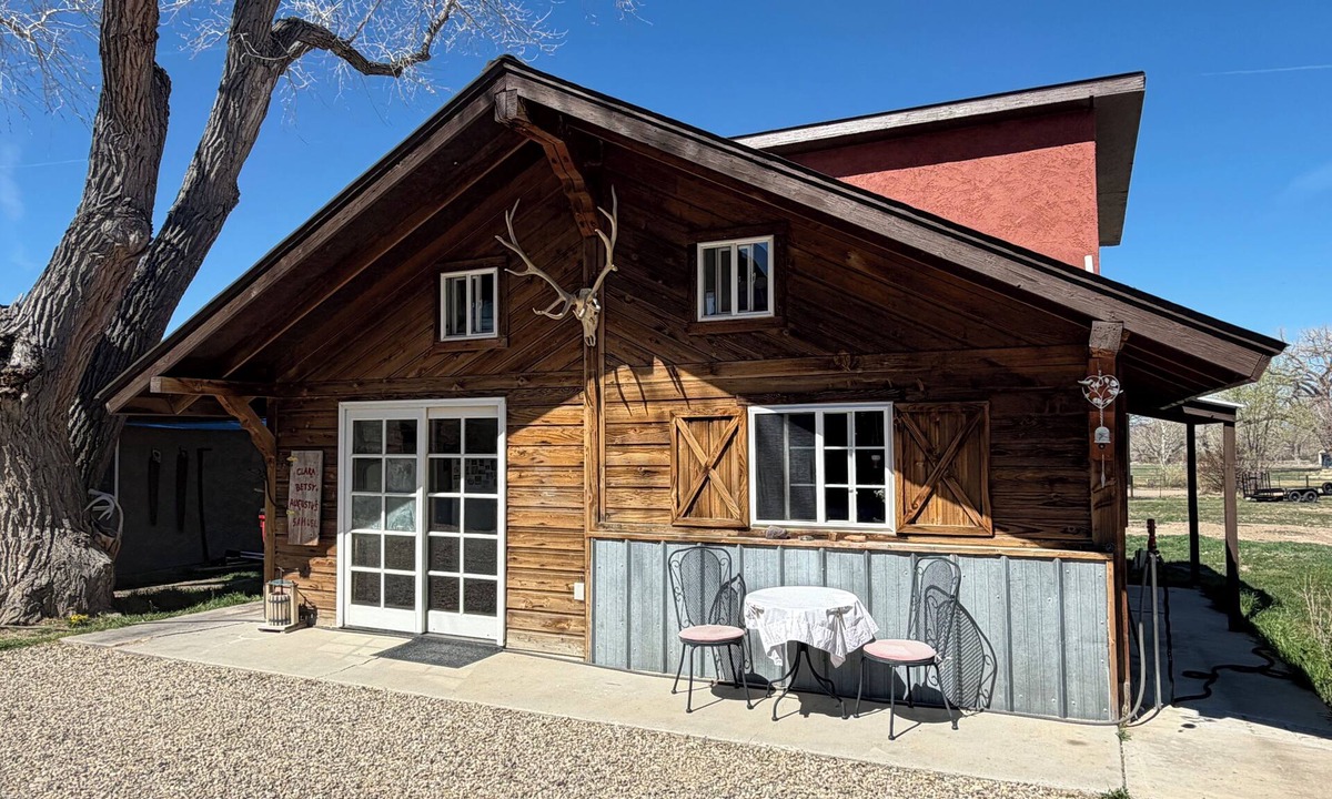 Cortez Cottage | Jill's place is Cozy 2 bedroom cottage on a quiet dead end road, near Cortez.