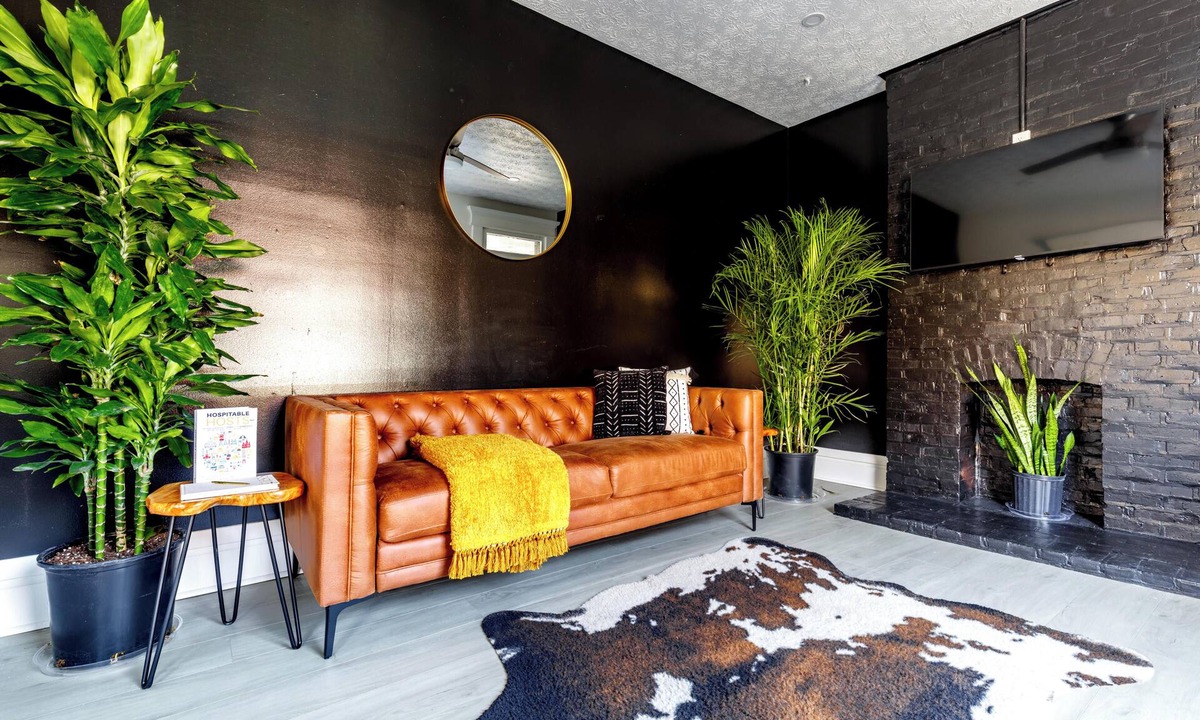 Victorian Village Apartment | Jungle House Boutique Residences – Downtown Columbus & Short North