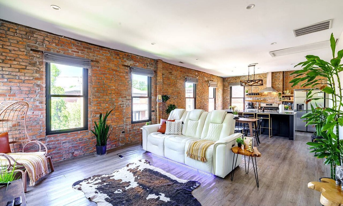 Italian Village Resort | Jungle House Downtown Columbus – Modern Boutique Suites
