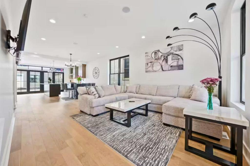 Italian Village House | Jungle House Premier Residences - Downtown Columbus & Short North