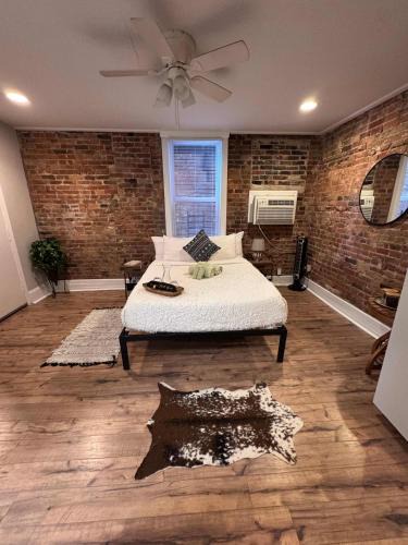 Short North Apartment | Jungle House Studio Suites - Short North & Convention Center