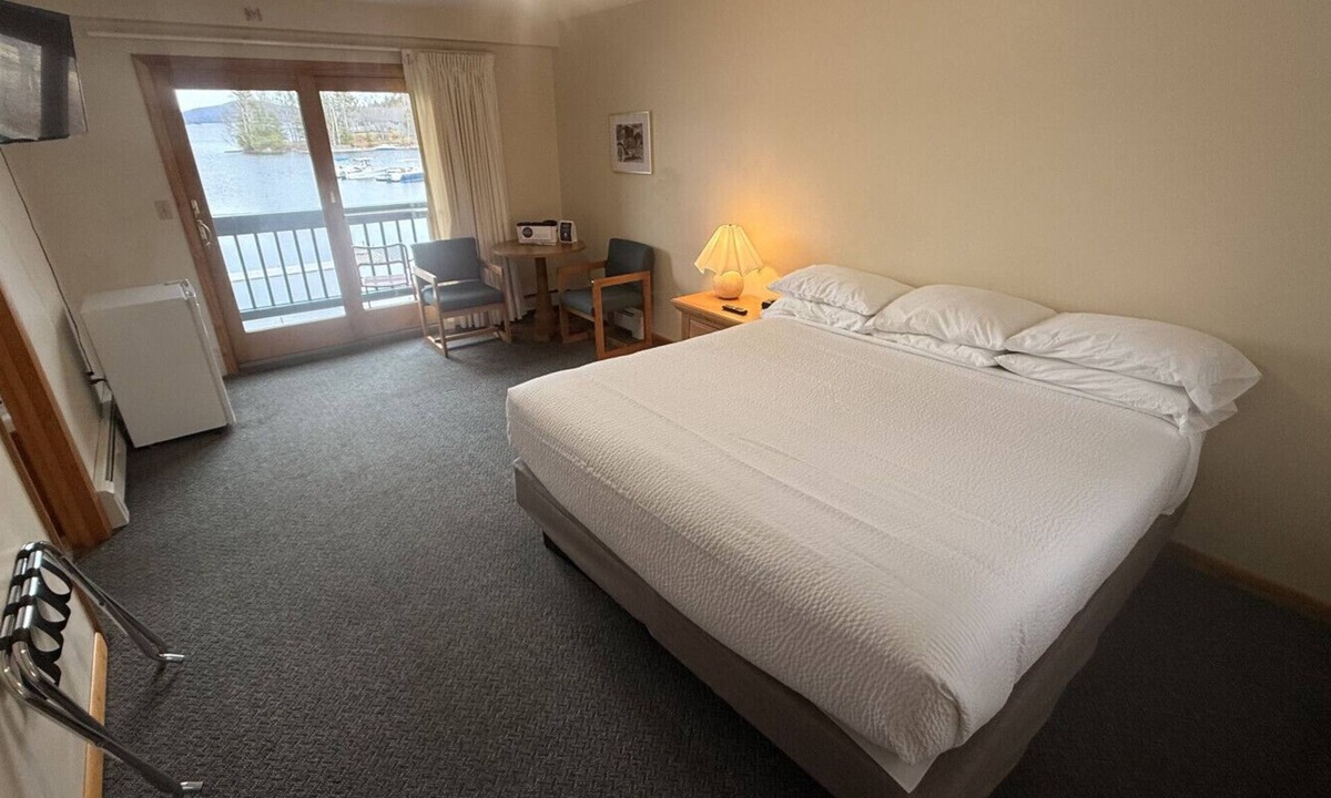 Greenville Junction Bed & Breakfast | Juniper Motel*King Room*RM16*Jacuzzi tub*Dock*ATV Access*Waterfront