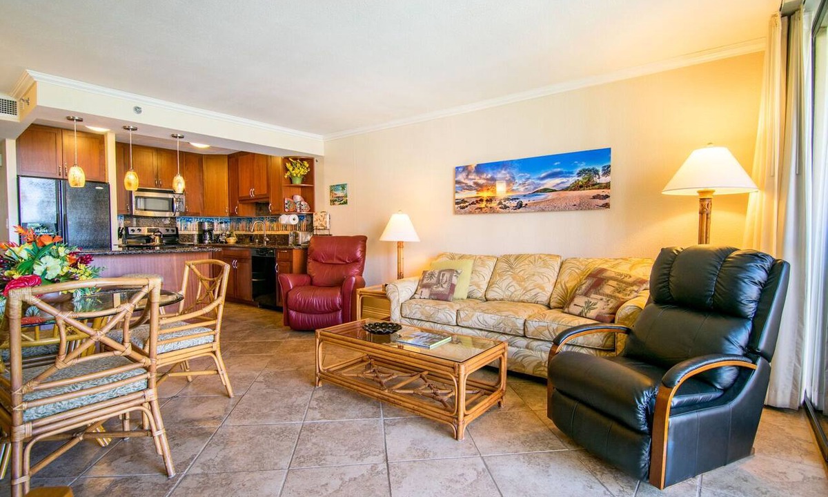 Honokowai Condo | Kaanapali Mornings, lush gardens & ocean glimpses