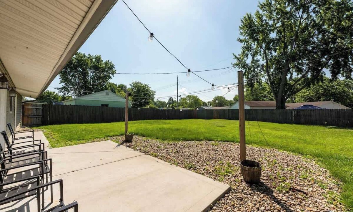 Johnstown House | King Bed | Bunk | Garage | 10 Mins to Intel | Yard