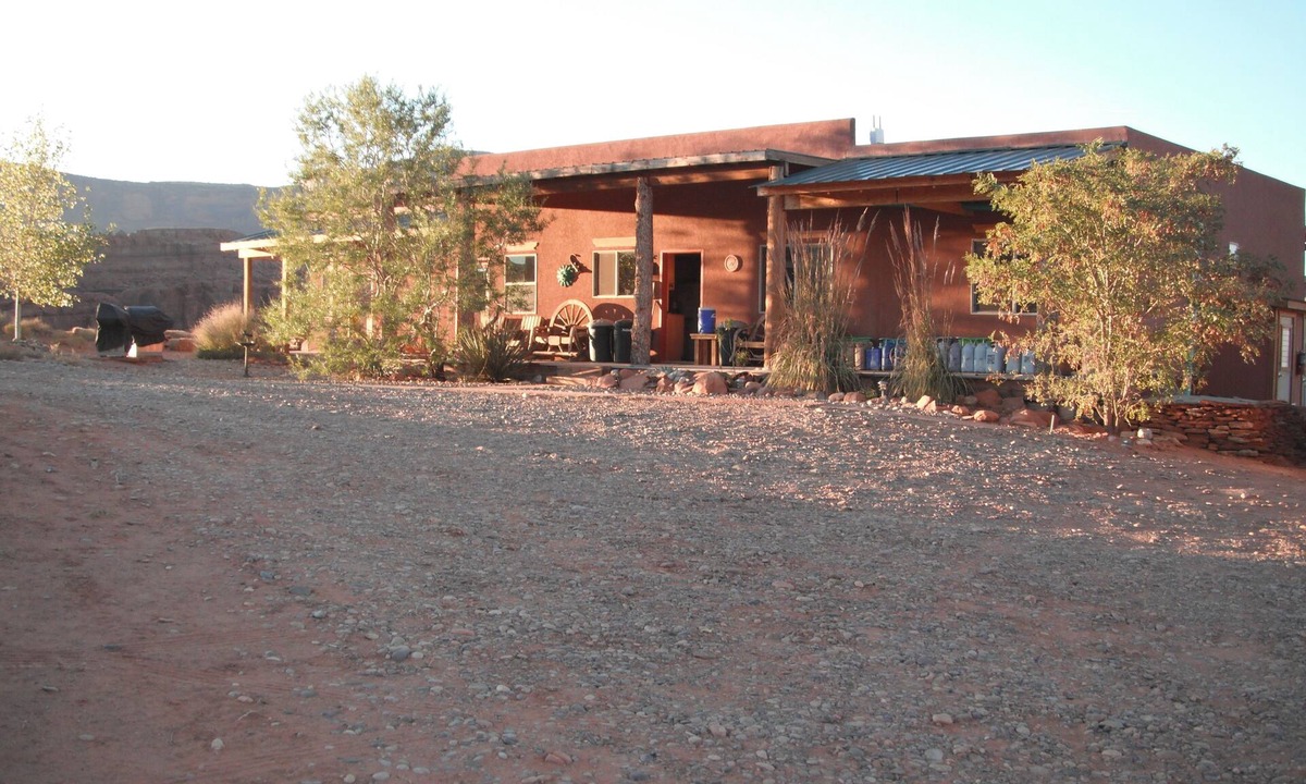 Moab Cabin | King, river view, disc golf, kayaks, ATV, wildlife, hiking, beach, pet friendly