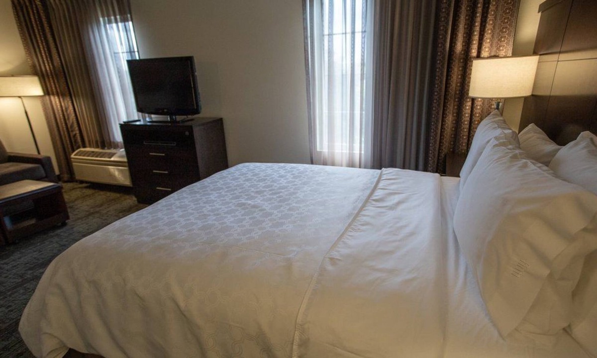 Milpitas Apartment | King Studio Suite w/Bathtub & Full Kitchen