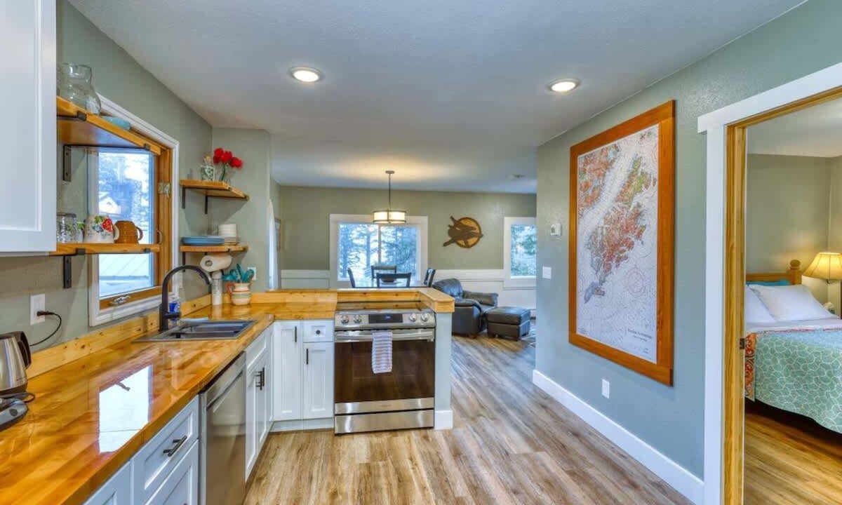 Kodiak House | Kodiak Coastal Getaway: Ocean Views & Cozy Retreat